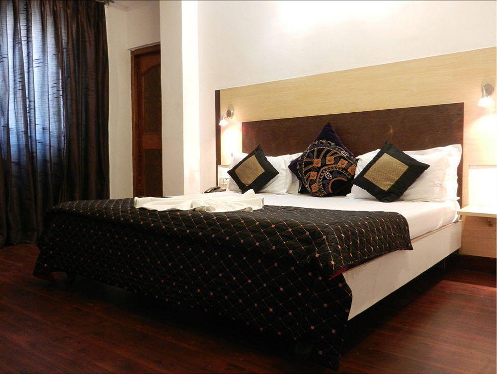 Fabhotel Prime Sarin Inn Heritage Benares Buitenkant foto