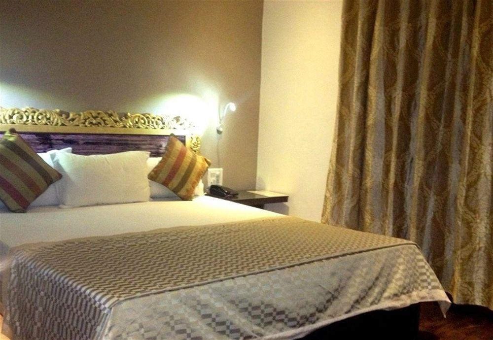 Fabhotel Prime Sarin Inn Heritage Benares Buitenkant foto