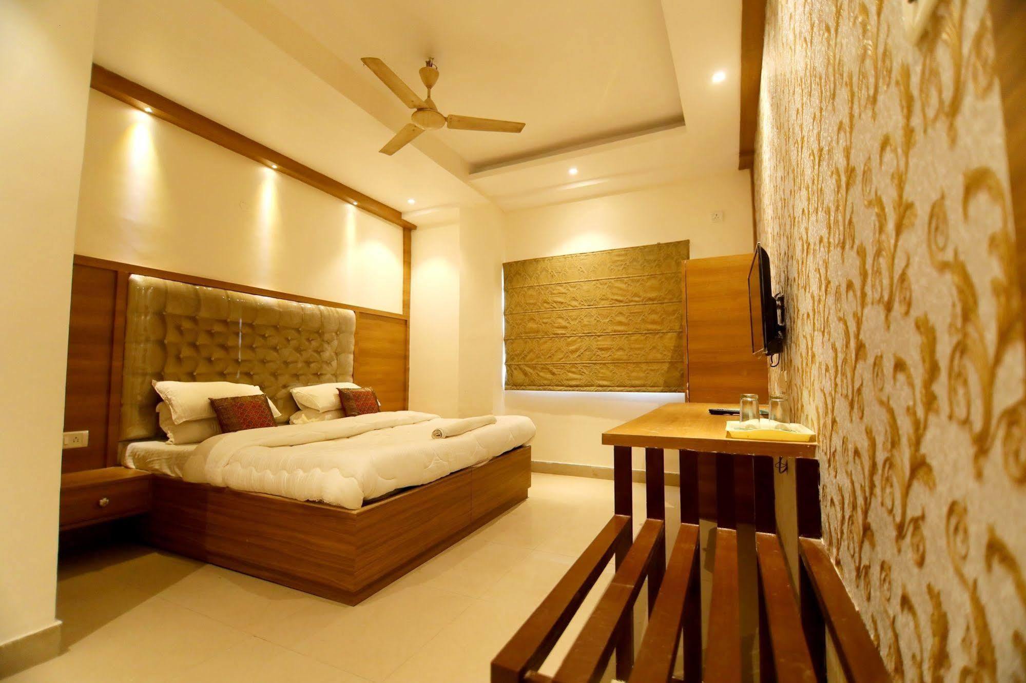 Fabhotel Prime Sarin Inn Heritage Benares Buitenkant foto