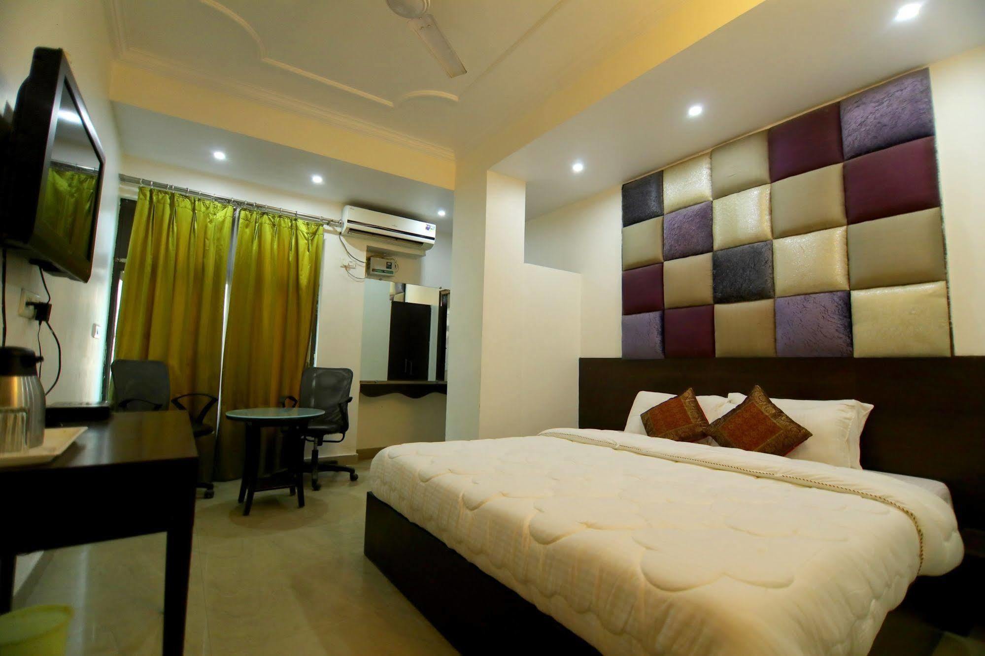Fabhotel Prime Sarin Inn Heritage Benares Buitenkant foto