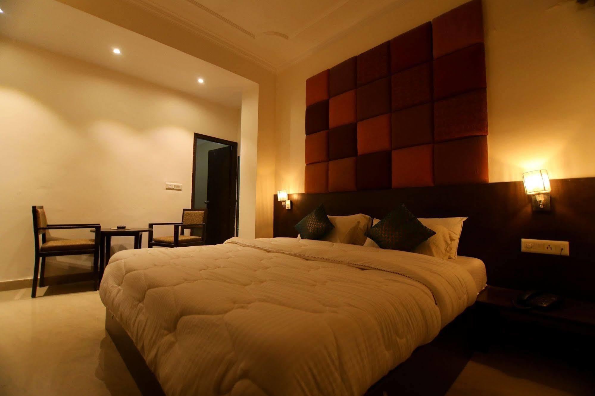 Fabhotel Prime Sarin Inn Heritage Benares Buitenkant foto