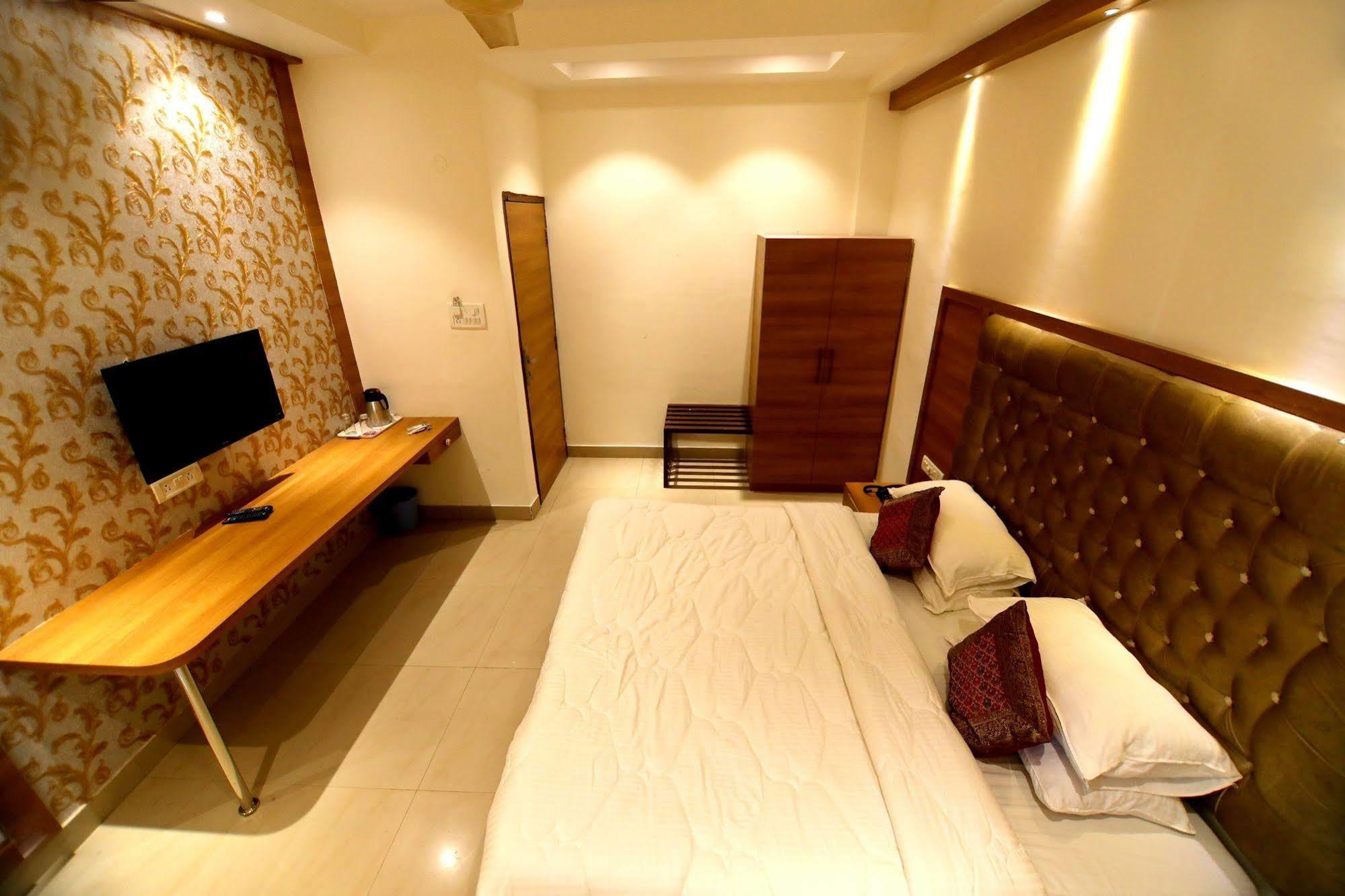 Fabhotel Prime Sarin Inn Heritage Benares Buitenkant foto