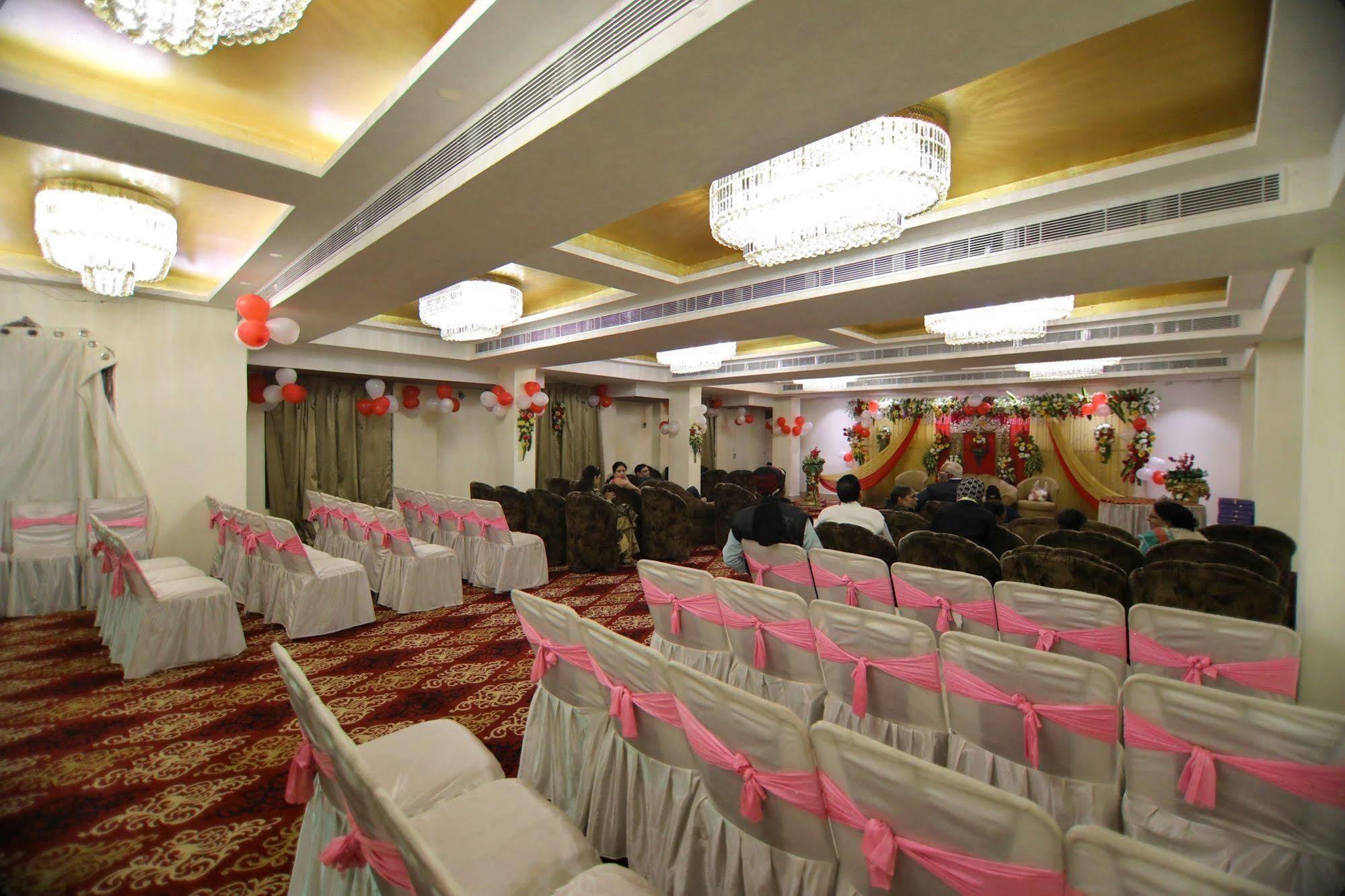 Fabhotel Prime Sarin Inn Heritage Benares Buitenkant foto